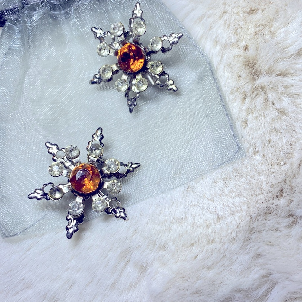 Vintage Snowflake Scatter Pins